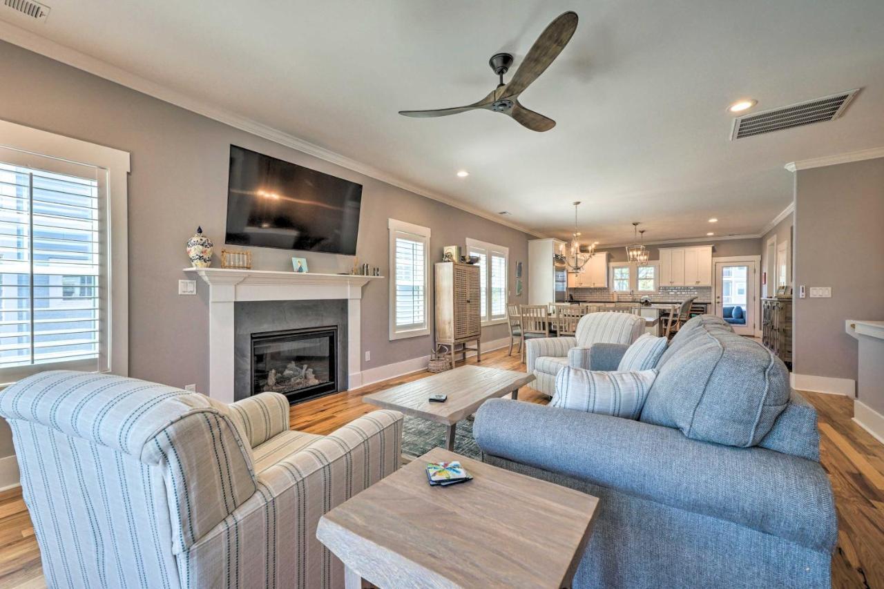 Bright Coastal Abode With Porch And Beach Access! カロライナビーチ エクステリア 写真