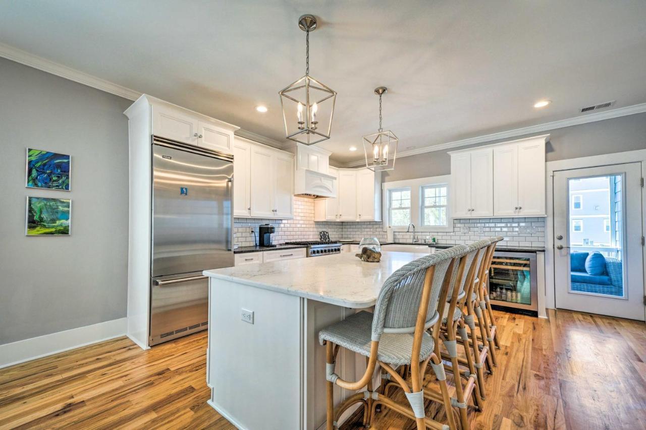 Bright Coastal Abode With Porch And Beach Access! カロライナビーチ エクステリア 写真