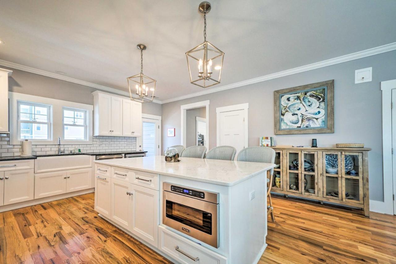 Bright Coastal Abode With Porch And Beach Access! カロライナビーチ エクステリア 写真