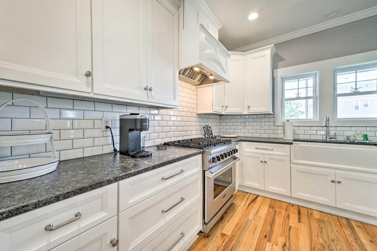 Bright Coastal Abode With Porch And Beach Access! カロライナビーチ エクステリア 写真