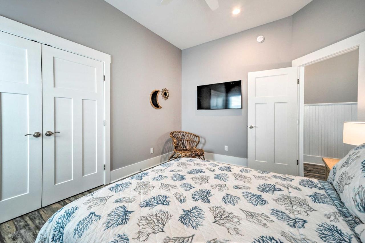 Bright Coastal Abode With Porch And Beach Access! カロライナビーチ エクステリア 写真