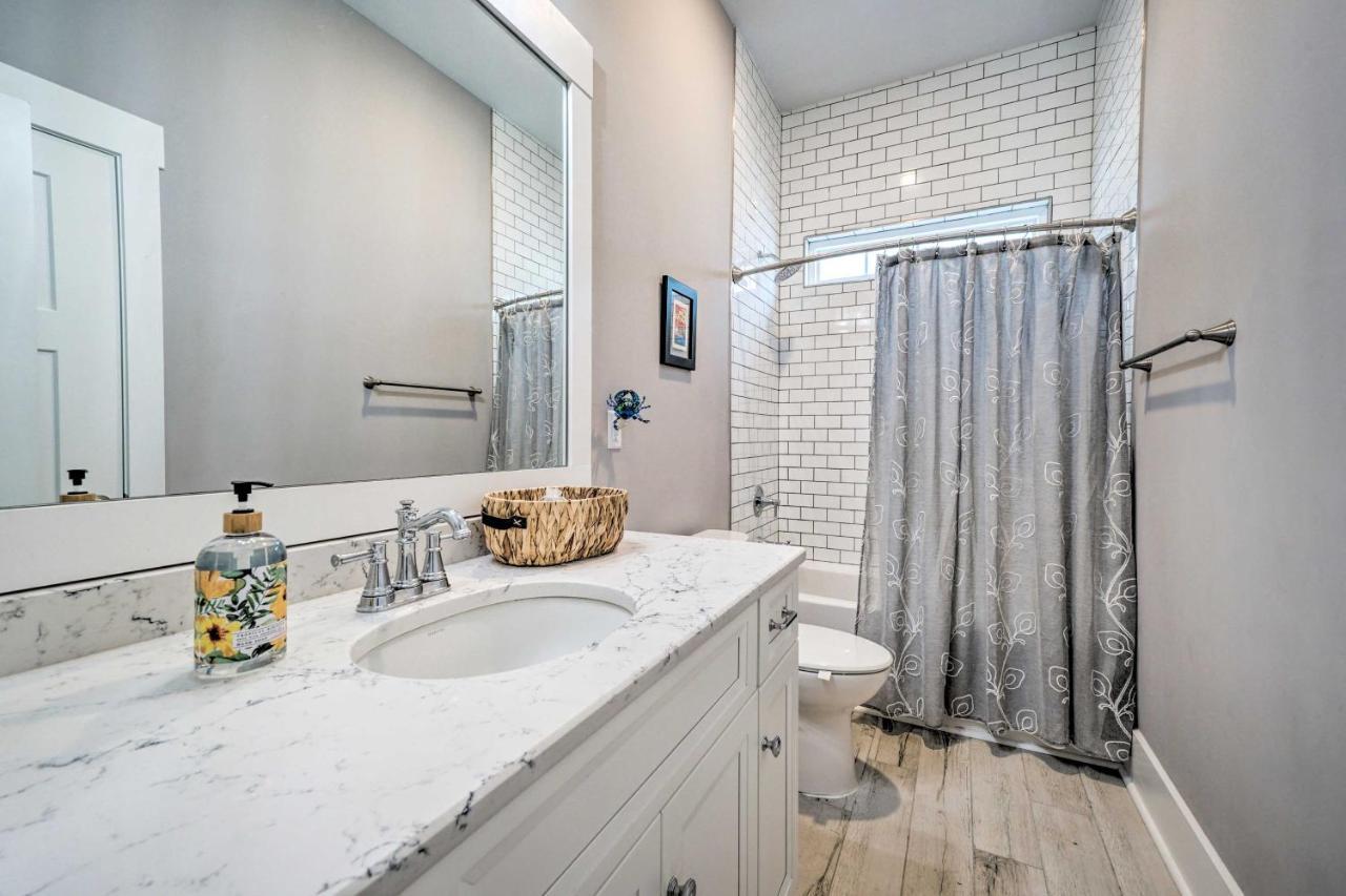 Bright Coastal Abode With Porch And Beach Access! カロライナビーチ エクステリア 写真