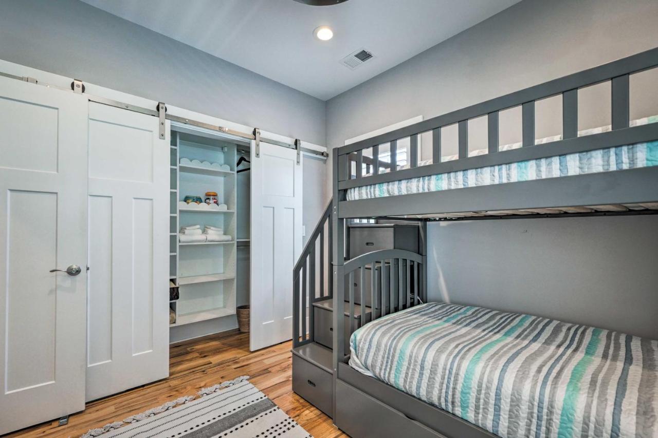 Bright Coastal Abode With Porch And Beach Access! カロライナビーチ エクステリア 写真