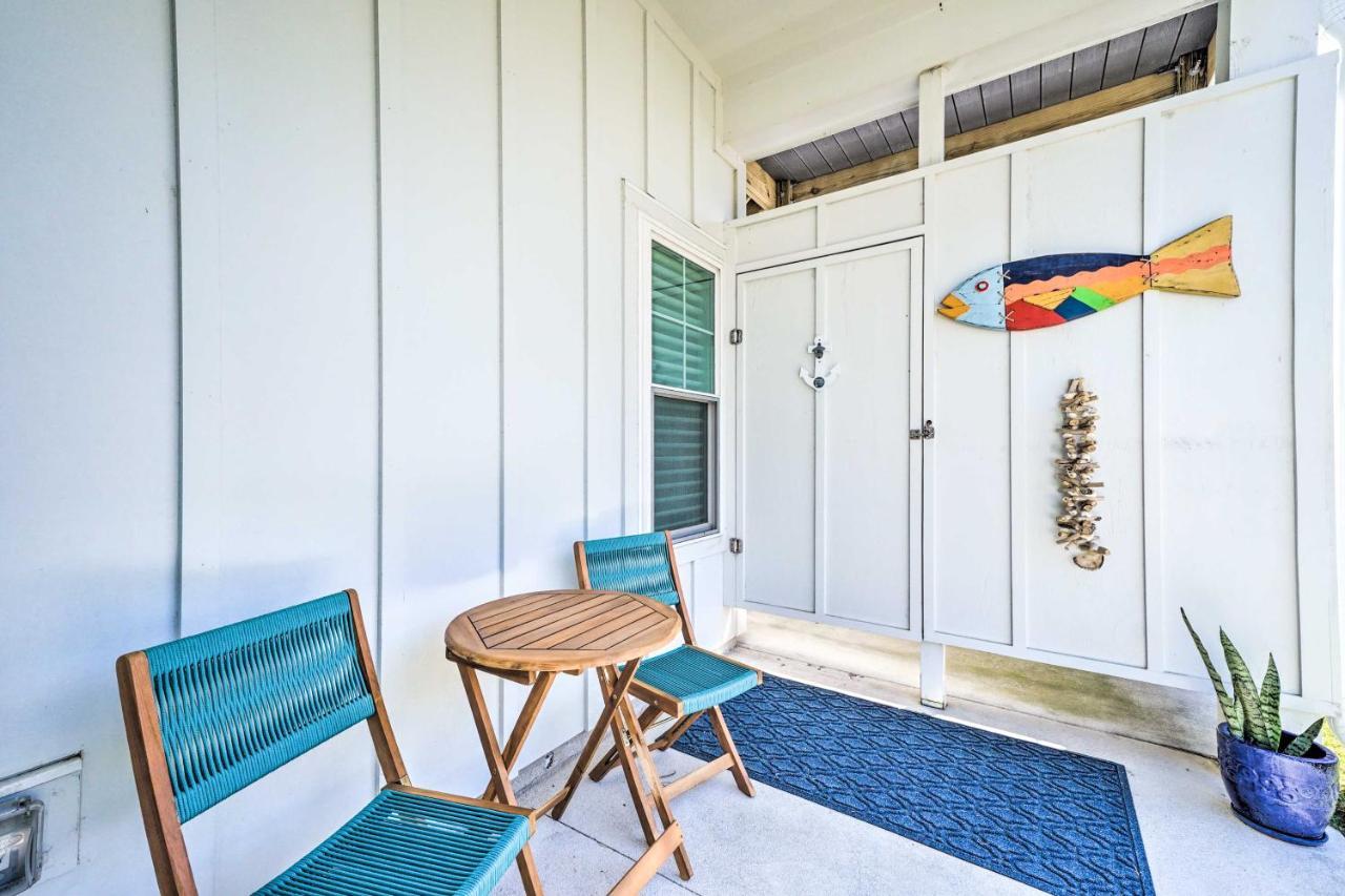 Bright Coastal Abode With Porch And Beach Access! カロライナビーチ エクステリア 写真