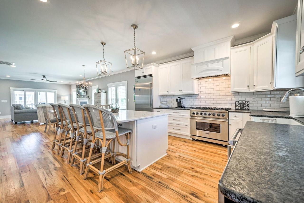 Bright Coastal Abode With Porch And Beach Access! カロライナビーチ エクステリア 写真