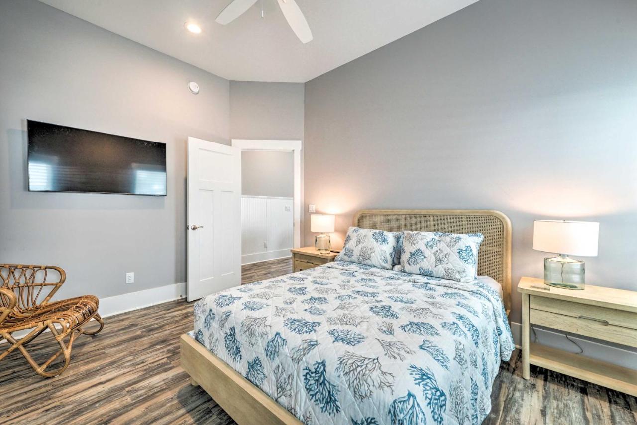 Bright Coastal Abode With Porch And Beach Access! カロライナビーチ エクステリア 写真