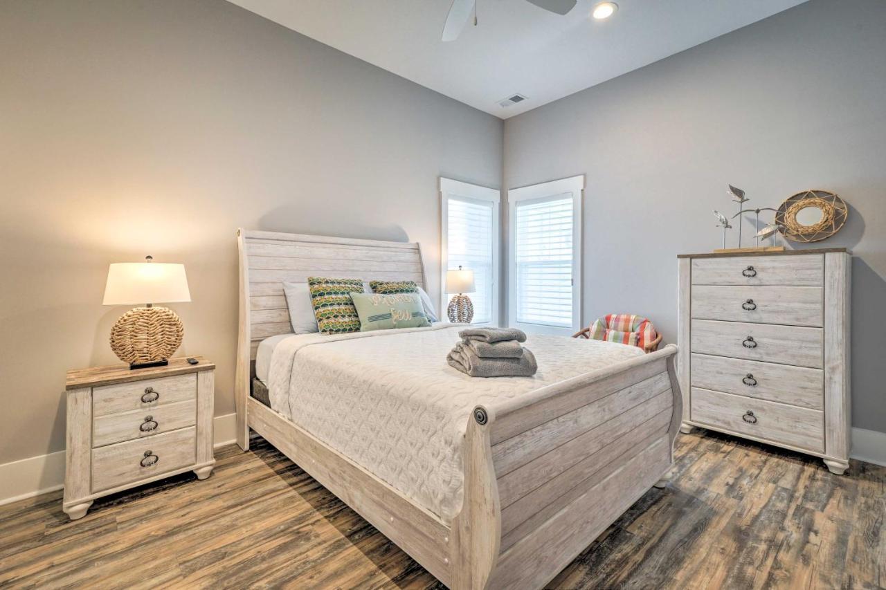 Bright Coastal Abode With Porch And Beach Access! カロライナビーチ エクステリア 写真